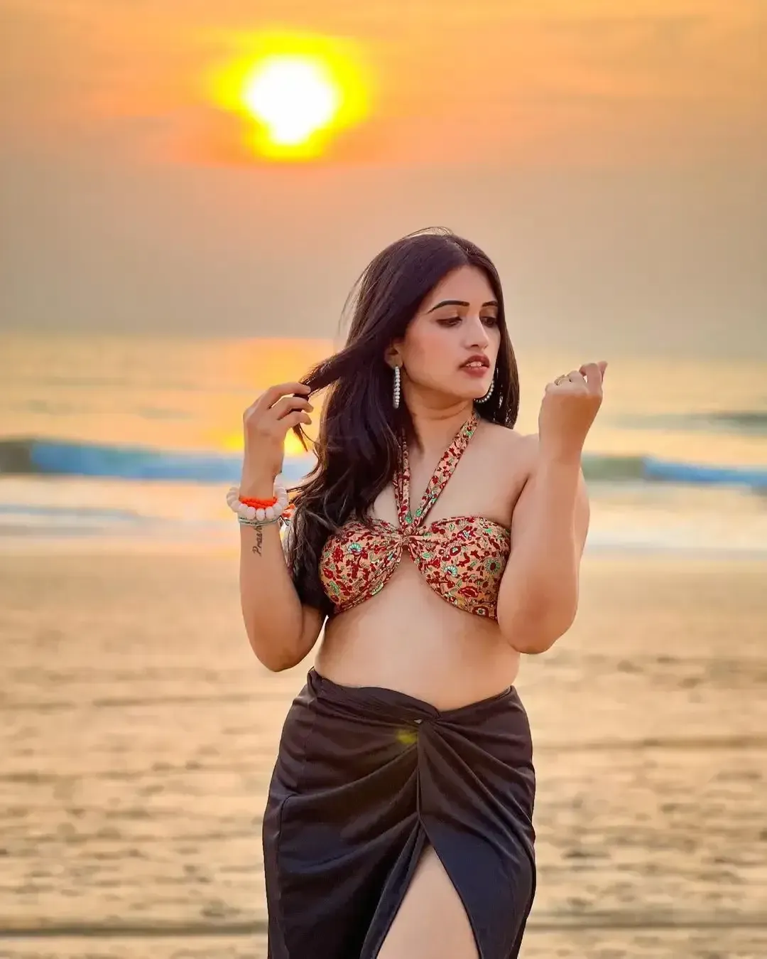 TELUGU TV ACTRESS SRAVANTHI CHOKARAPU RED BIKINI IMAGES IN BEACH 5